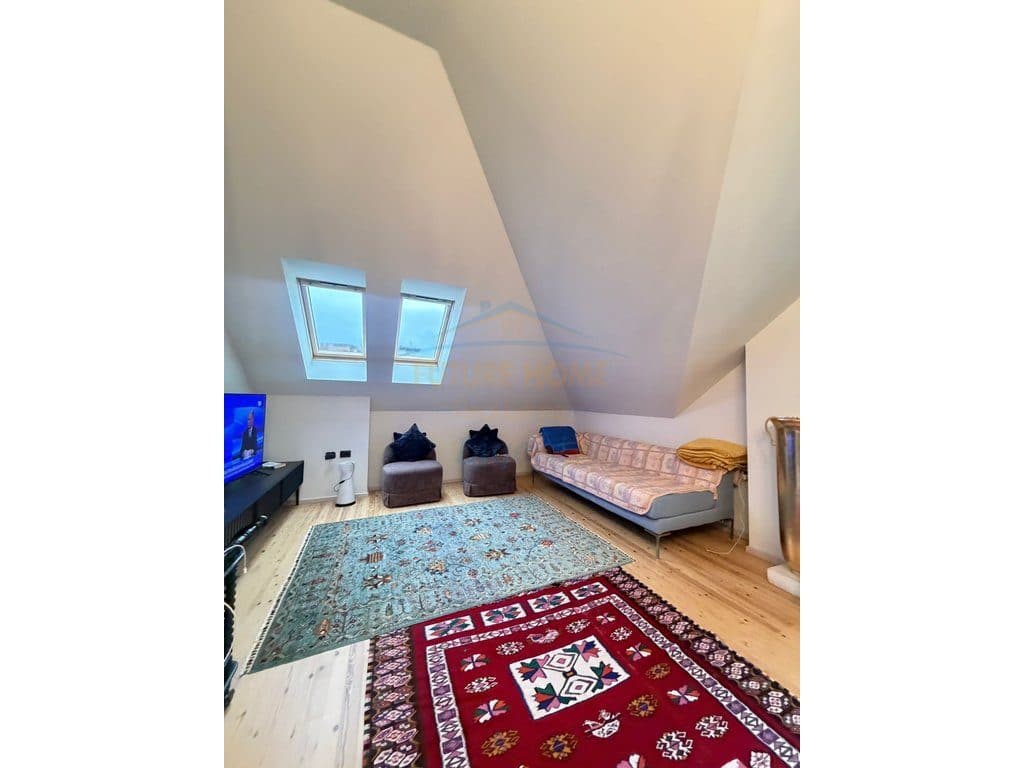 Shitet Apartament 2+1+2 , Komuna e Parisit 2