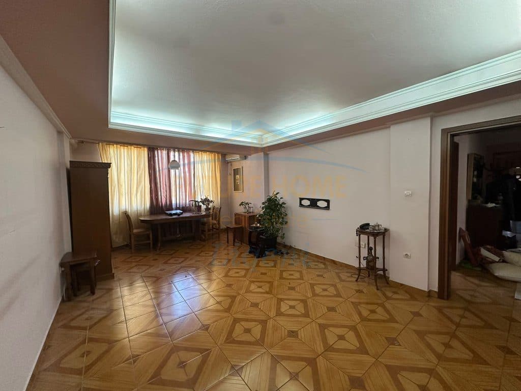 Shitet, Apartament 2+1, Blloku 2