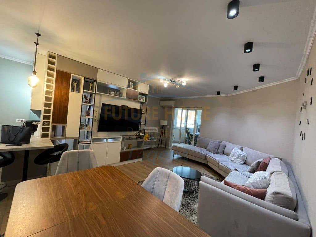 Qera, Apartament 2+1 Komuna E Parisit , Tiranë. 2