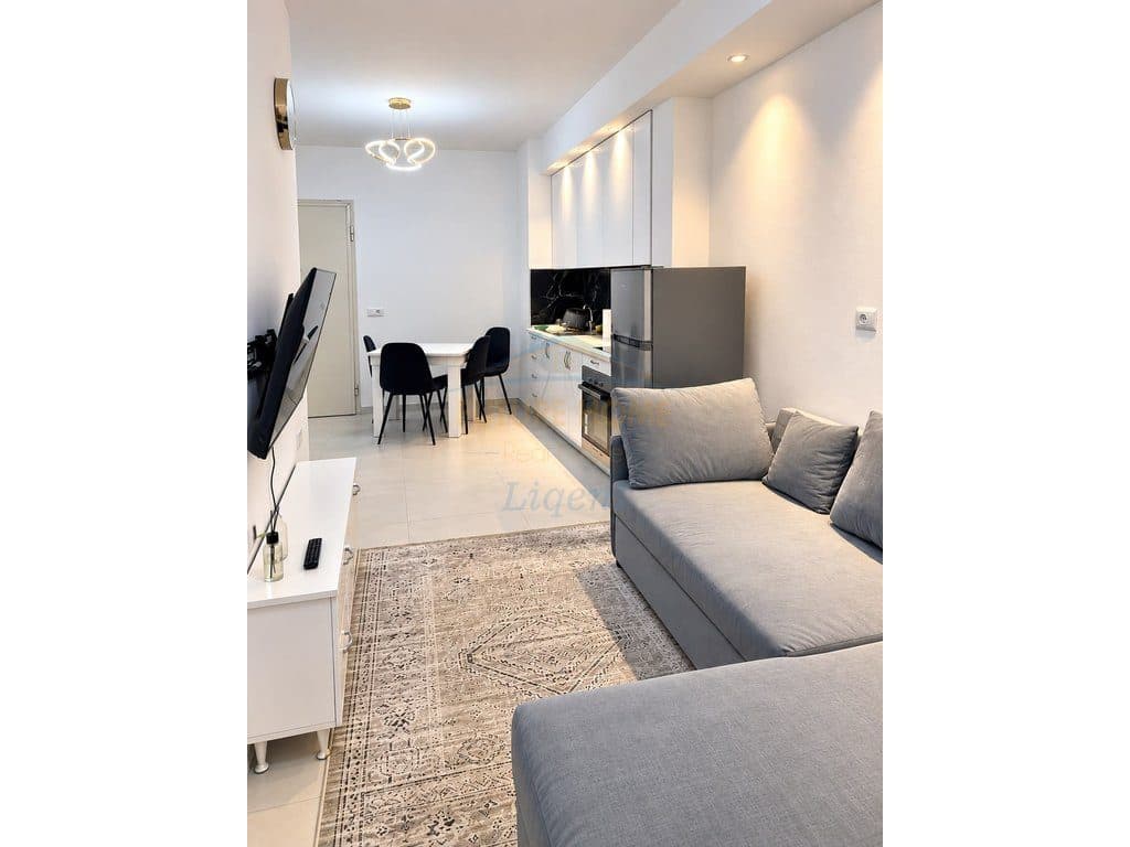 Shitet 2+1 i ndare ne 2 apartamente 1+1 , Kopshti Botanik , Tirane