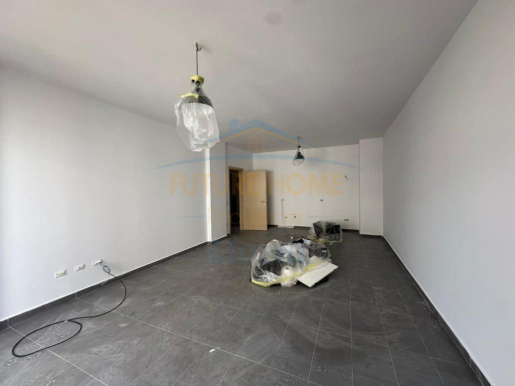 Shitet, Apartament 2+1, Kinostudio, Tiranë 3