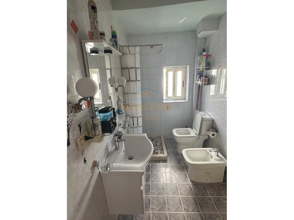 Shitet, Apartament 2+1, Bllok, Tiranë 4