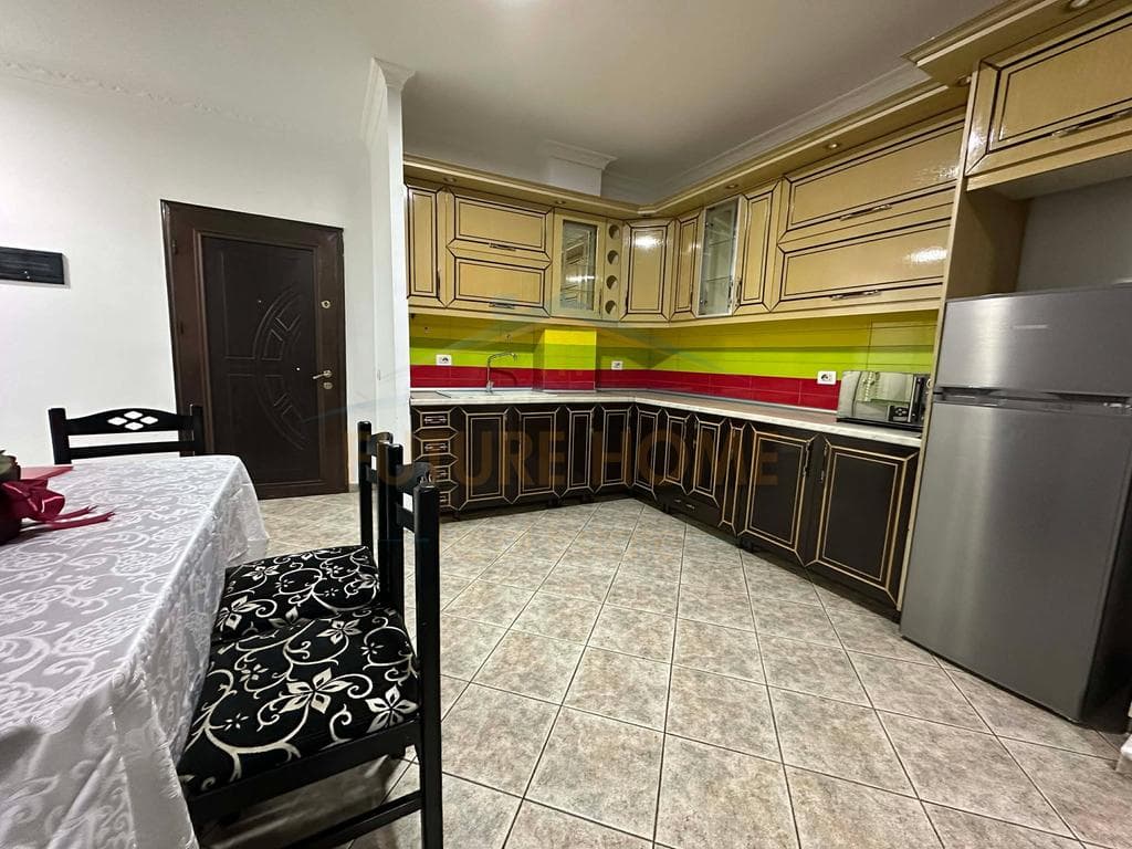 Shitet, Apartament 2+1+2, Unaza e Re. UNA68044