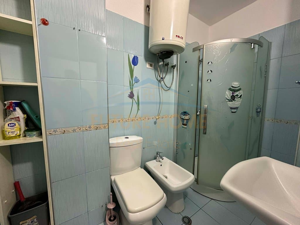 Shitet, Apartament 2+1+2, Unaza e Re. UNA68044