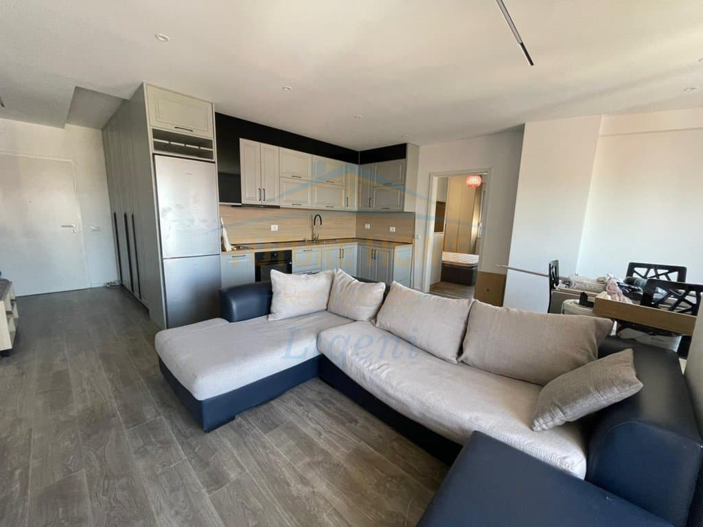Qera, Apartament 2+1, Ish Parku i Autobuzave, Tirane.