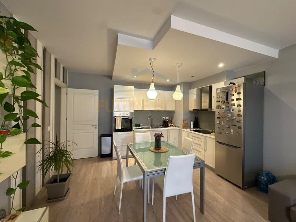 Shitet, Apartament 2+1 +Post Parkim, Liqeni i Thatë, Tiranë 285,000 € 3