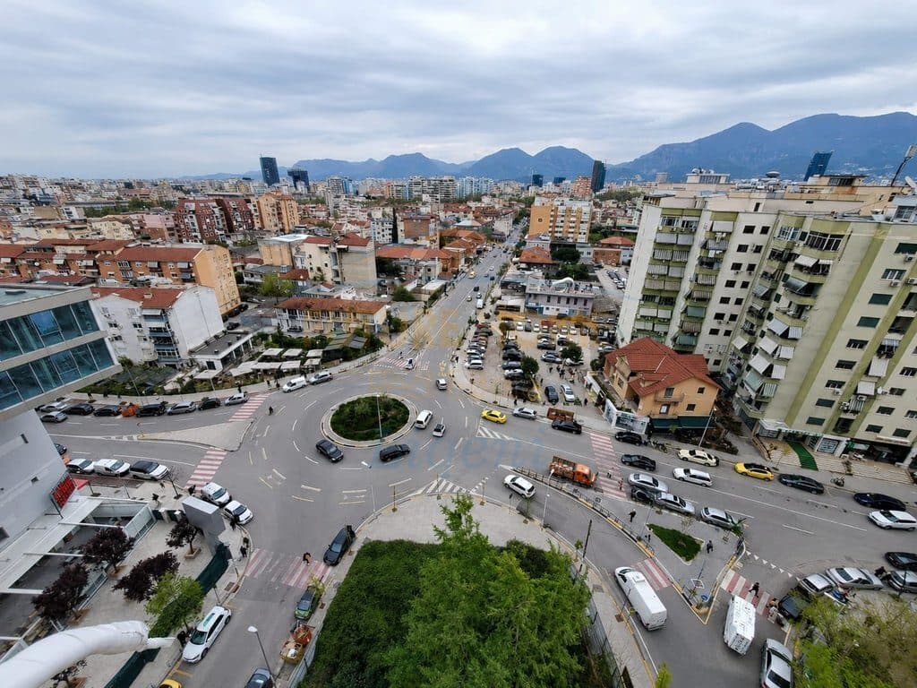 Shitet, Ambient Biznesi, Komuna e Parisit,Tirane
