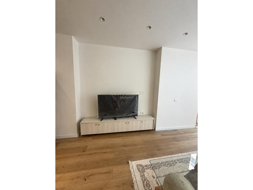 JEPET ME QIRA APARTAMENT 1+1 ME TARRACË, TEK MERIDIANI, SHKODËR 4
