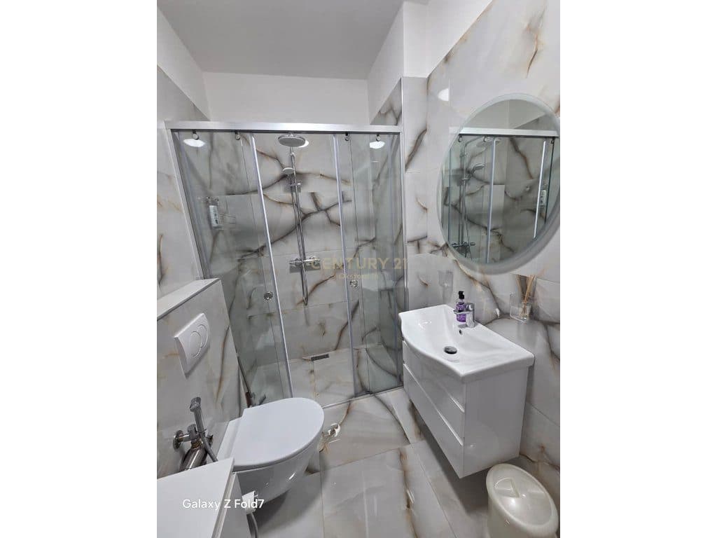 SHITET PENTHOUSE ME PAMJE NGA DETI NË SHËNGJIN