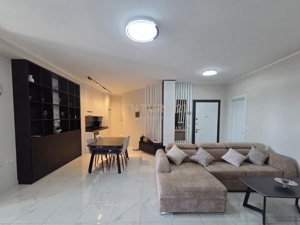SHITET PENTHOUSE ME PAMJE NGA DETI NË SHËNGJIN