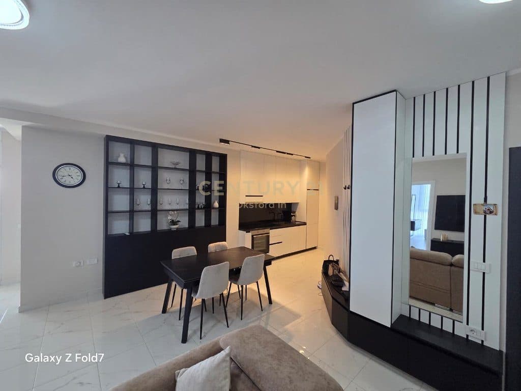 SHITET PENTHOUSE ME PAMJE NGA DETI NË SHËNGJIN