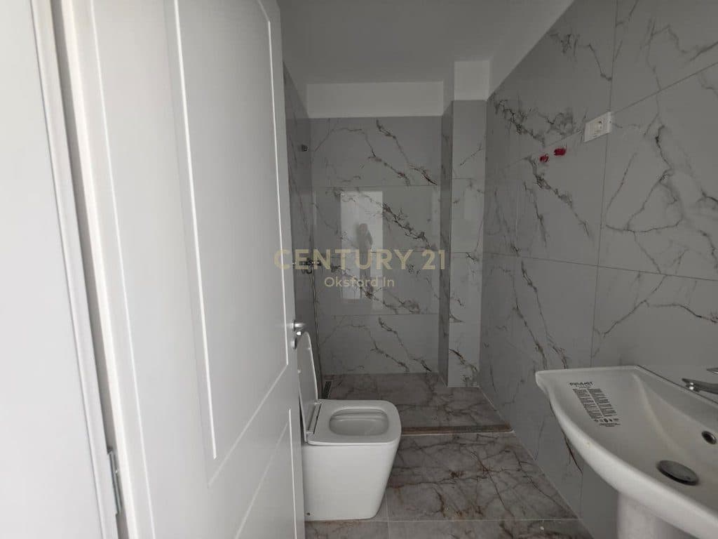 SHITET APARTAMENT PENTHOUSE 4+1 SHENGJIN