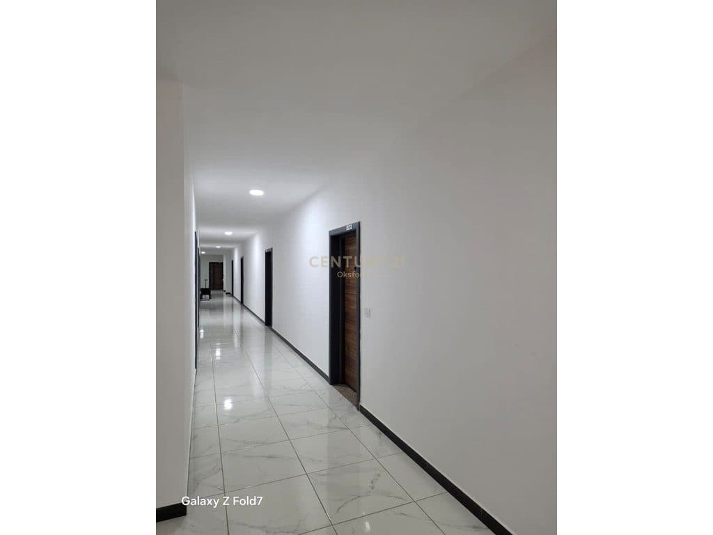 SHITET PENTHOUSE ME PAMJE NGA DETI NË SHËNGJIN