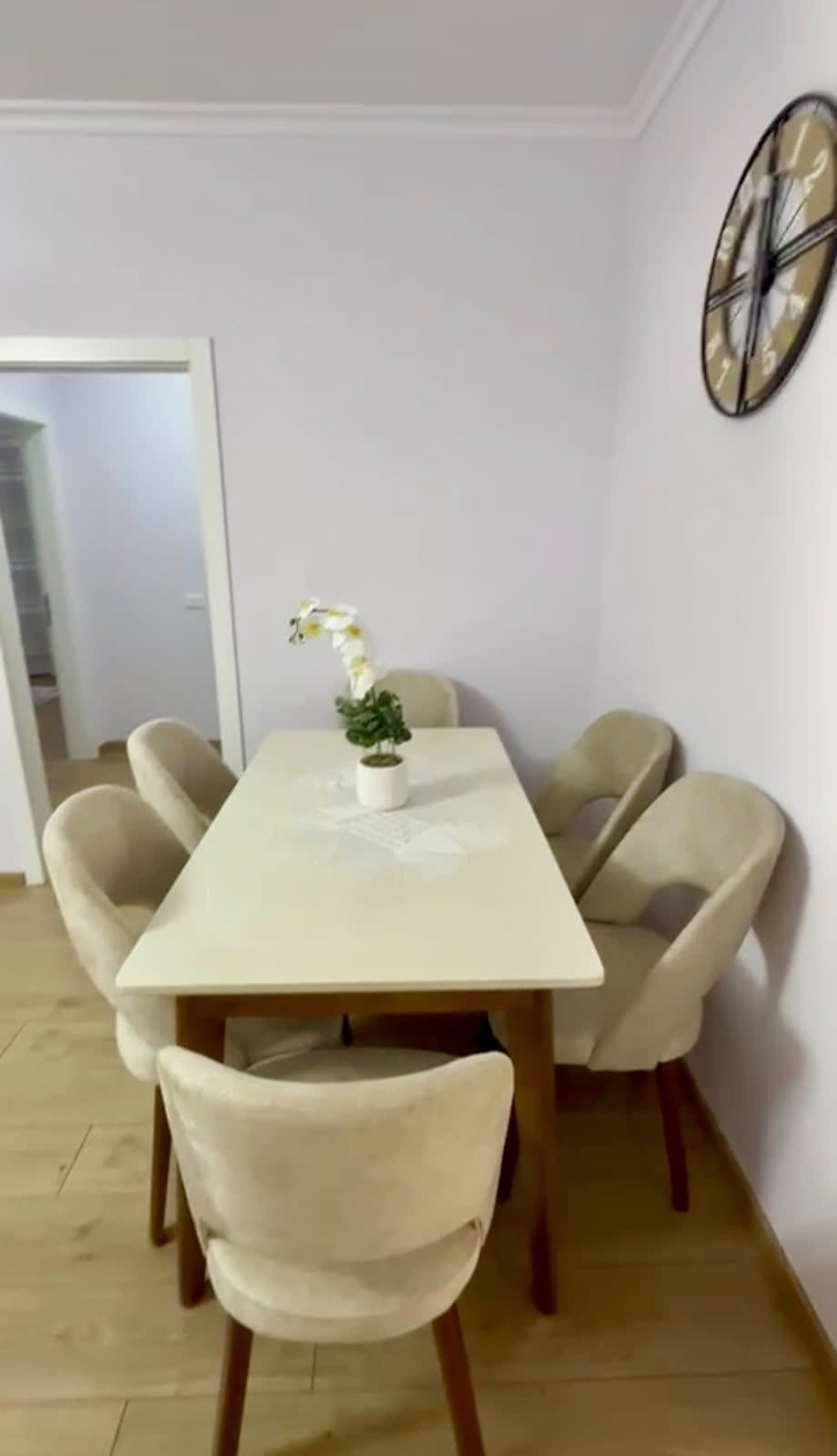 APARTAMENT 2+1+2 + PARKIM PËR QIRA.KOPSHTI BOTANIK 4