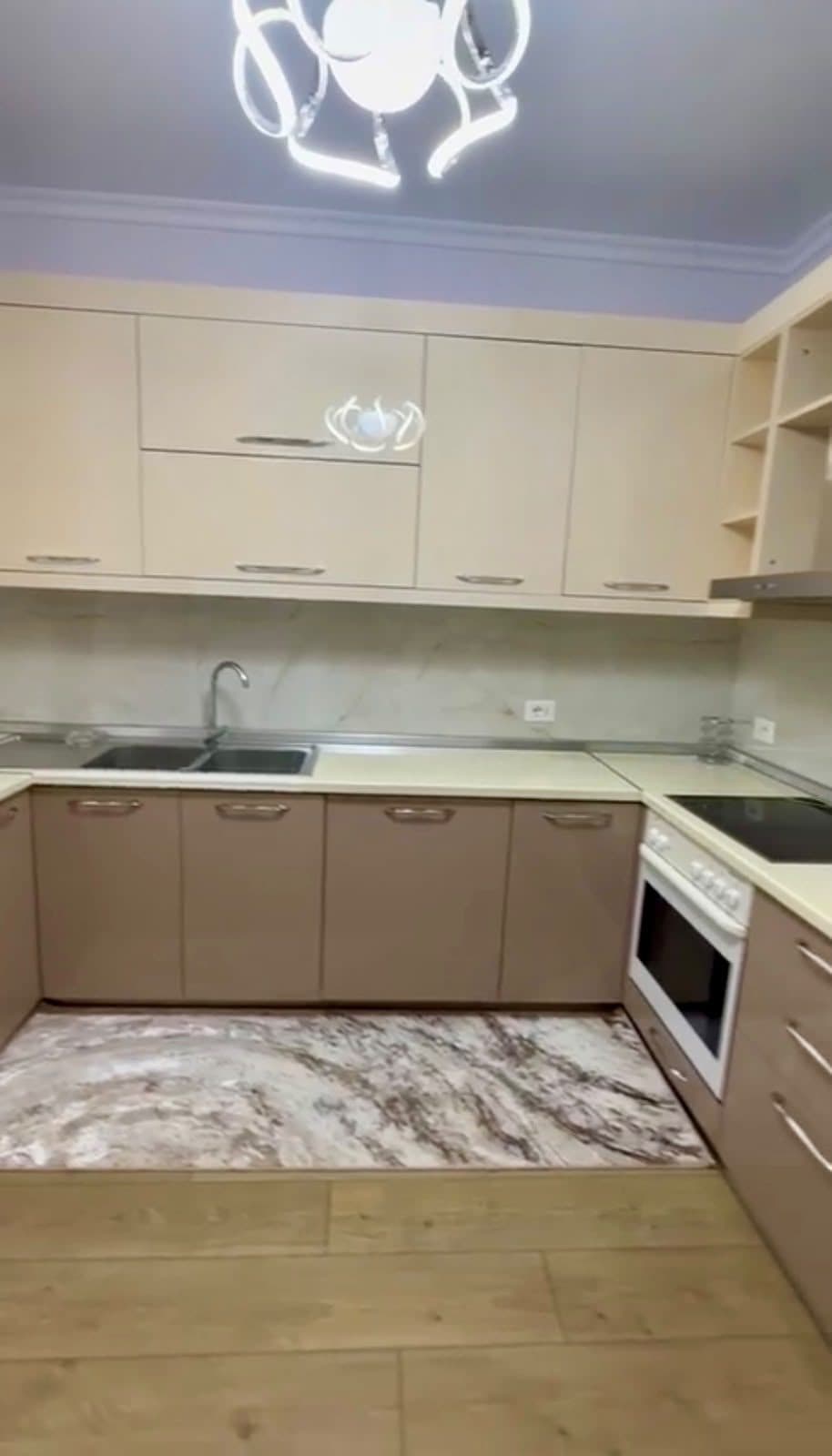 APARTAMENT 2+1+2 + PARKIM PËR QIRA.KOPSHTI BOTANIK 2