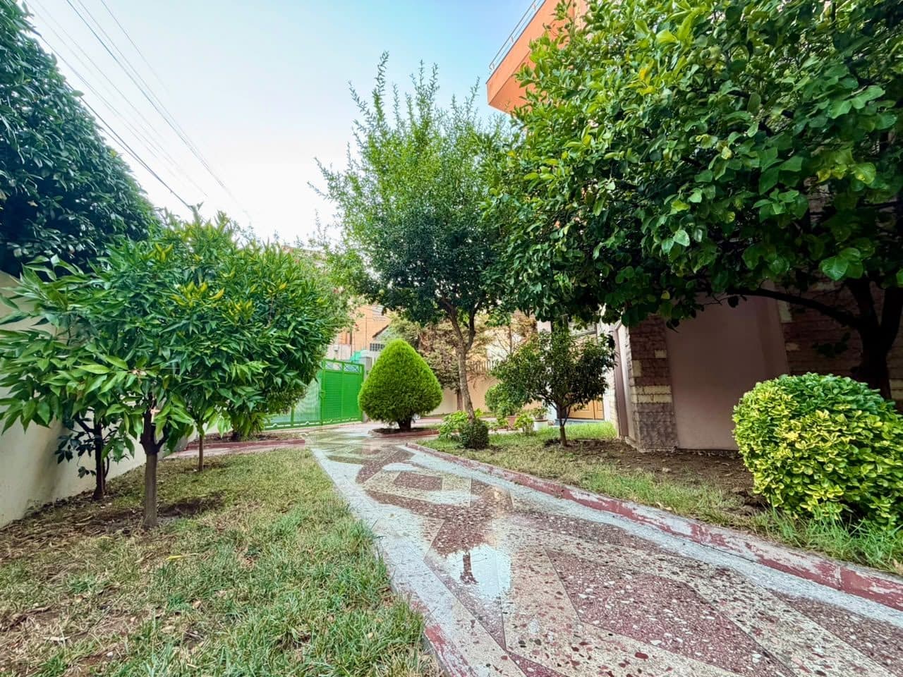 Godinë Multifunksionale për Shitje, Kinostudio, Tiranë 2