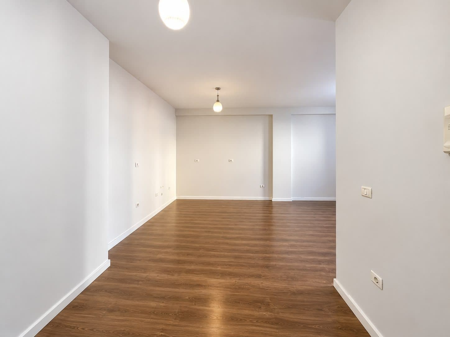 AMBIENT 2+1 PËR ZYRA ME QIRA – RRUGA E KAVAJËS