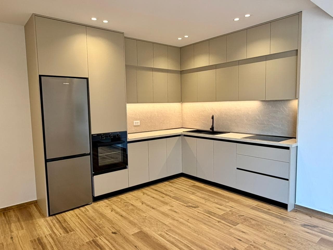 APARTAMENT 2+1+2 + POST PARKIMI ME QIRA,KD2 3