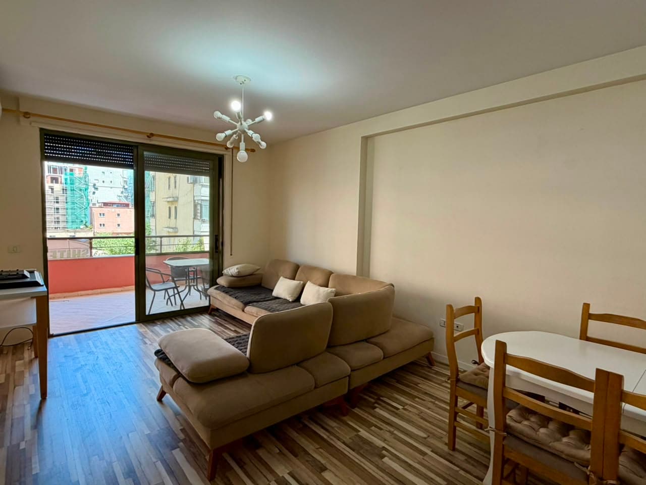 Apartament 2+1+2 për Shitje , Komuna e Parisit 2