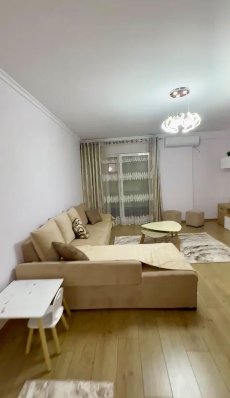 APARTAMENT 2+1+2 + PARKIM PËR QIRA.KOPSHTI BOTANIK
