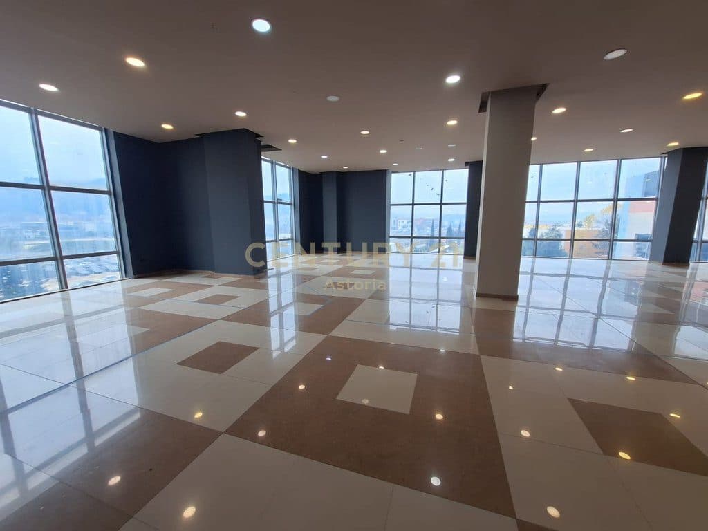 COMMERCIAL SPACE FOR RENT NEXT TO THE ROAD ON THE TIRANA-DURRES HIGHWAY. 3