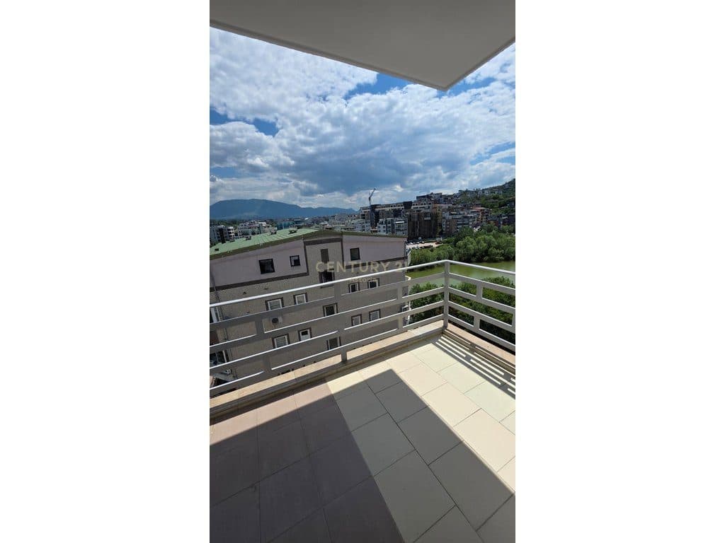 Shitet apartament modern 2+1, me pamje nga liqeni 2