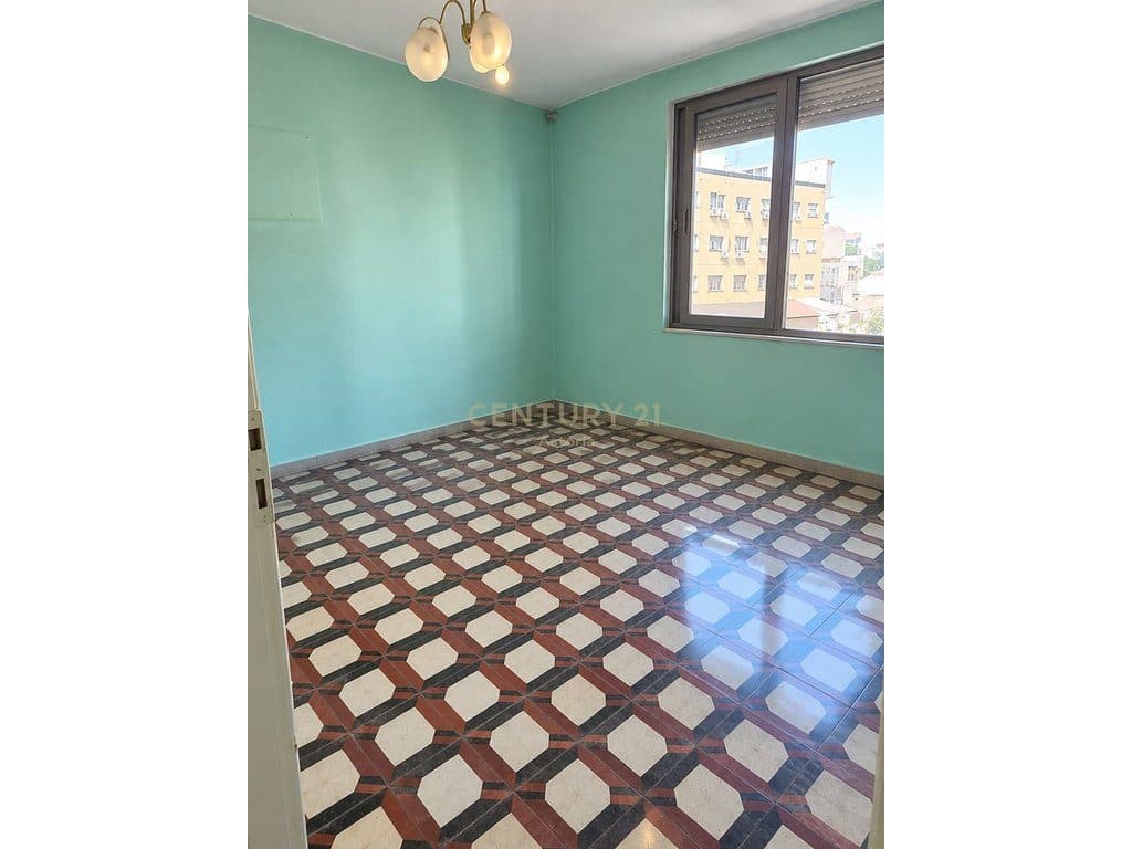 APARTAMENT PER SHITJE 2+1 BUZE RRUGES SE KAVAJES. 3