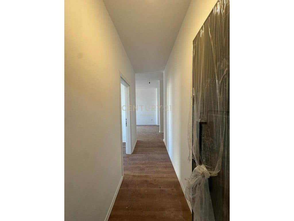 Apartament 1+1 për shitje në Don Bosko – Ndriçim Natyral, Orientim Jug-Perëndim dhe Akses Strategjik! 2