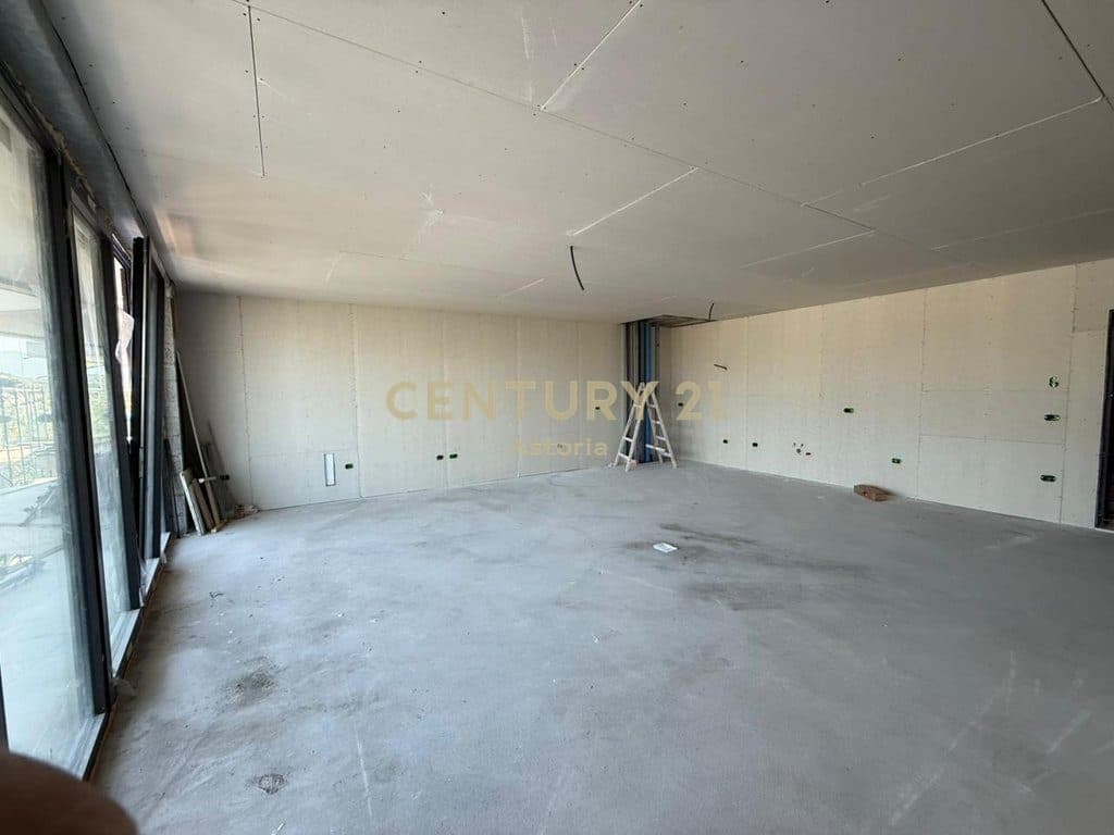 Apartament modern 2+1+2 me verandë pranë Liqenit Artificial dhe Liqenit të Thatë 4