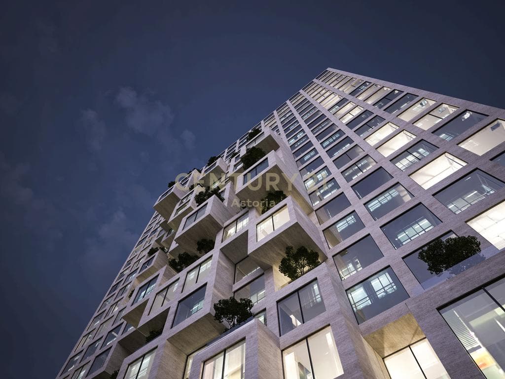 THE ENTIRE FLOOR AT DOWN TOWN ONE IN THE CENTER OF TIRANA IS FOR SALE 3