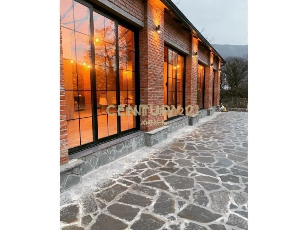 JEPET ME QIRA BAR-RESTORANT NE BERZHITE, IBE E POSHTME. 2