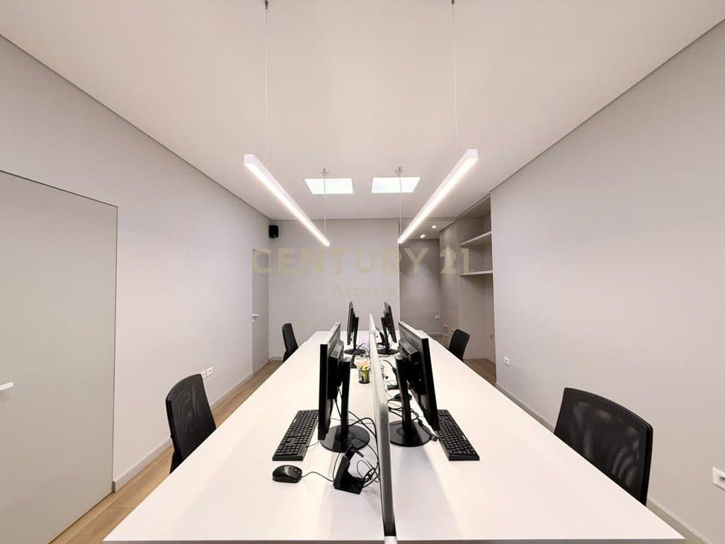 AMBIENT KOMERCIAL 80 M² – IDEAL PËR ZYRA, RRUGA E ELBASANIT 2