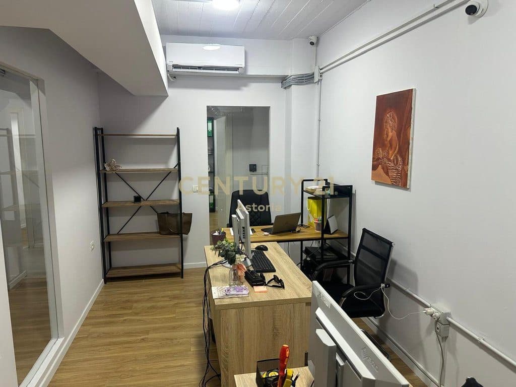 Shitet ambient komercial, prane Tirana Ring Center. 4