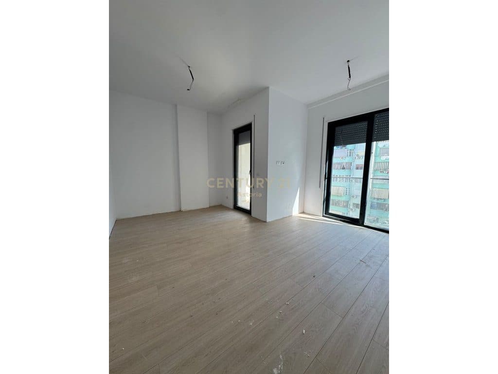 Apartament modern 2+1 për shitje tek Kristal Building – komoditet dhe stil urban