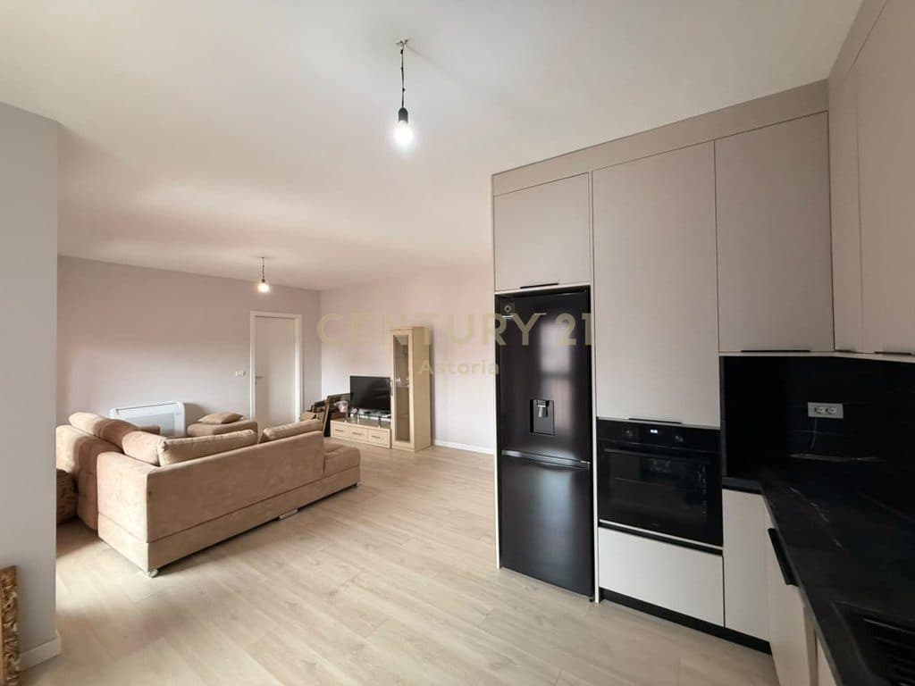 JEPET ME QIRA APARTAMENT PER ZYRA/BANIM 2+1+2 TEK SHKOLLA E KUQE, TIRANE 2