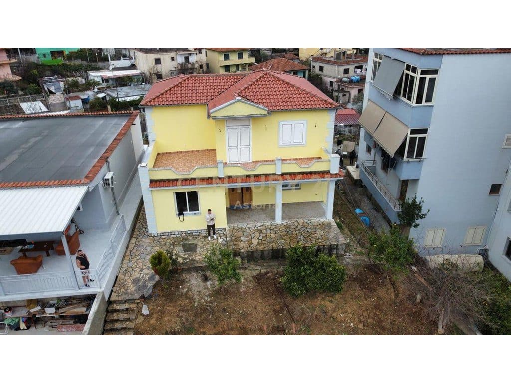 Shtëpi Private 2-Katëshe me 400 m² Truall për Shitje në Selitë