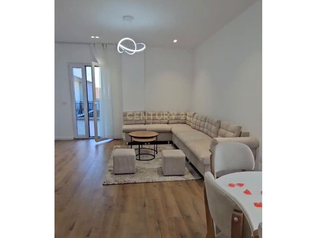 APARTAMENT 2+1+2 VERANDA, ME QIRA, QENDRA EMERALD – 5 MAJ