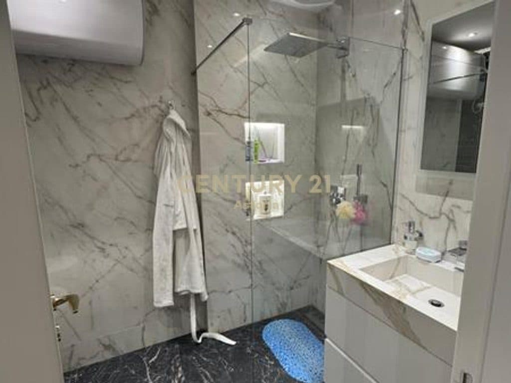 Jepet me qira apartament premium 2+1+2+2 ballkone me post parkimi te Olympic Residence Tirana 3