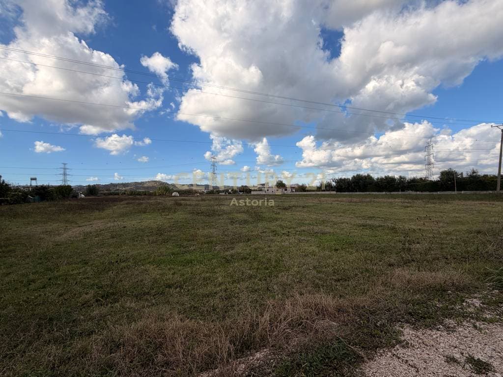TOKË NË SHITJE- 3,400 m² PRANË AEROPORTIT NDËRKOMBËTAR TË TIRANËS 1