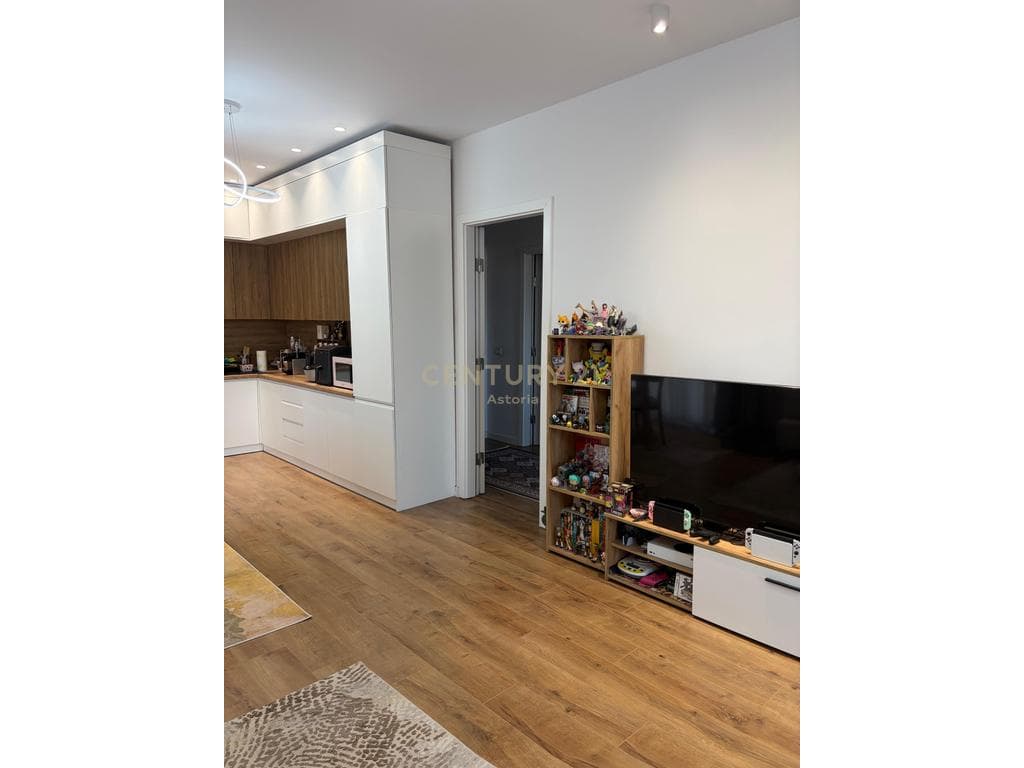 APARTAMENT 2+1+2 VERANDE, ME QIRA, EMERALD CENTER – 5 MAJ 2