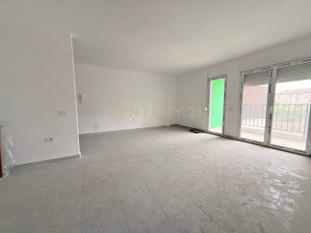 APARTAMENT 3+1+2 PER QIRA NE RRUGEN 5 MAJI