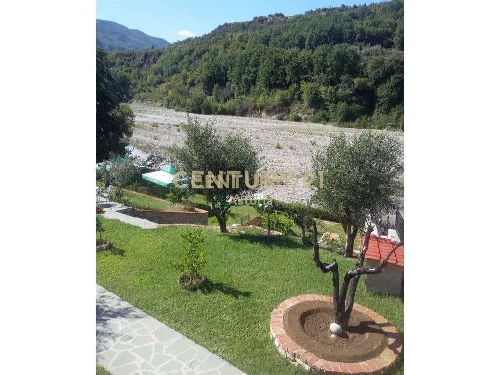JEPET ME QIRA BAR-RESTORANT NE BERZHITE, IBE E POSHTME. 3