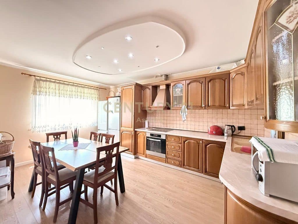 Apartment 3+1 for Sale at Myslym Shyri 4