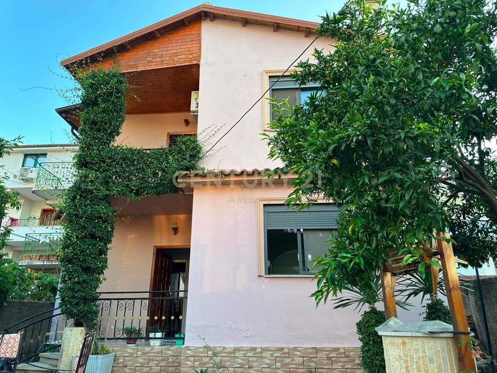 🏡 VILLA FOR SALE IN KOMBINAT! 1