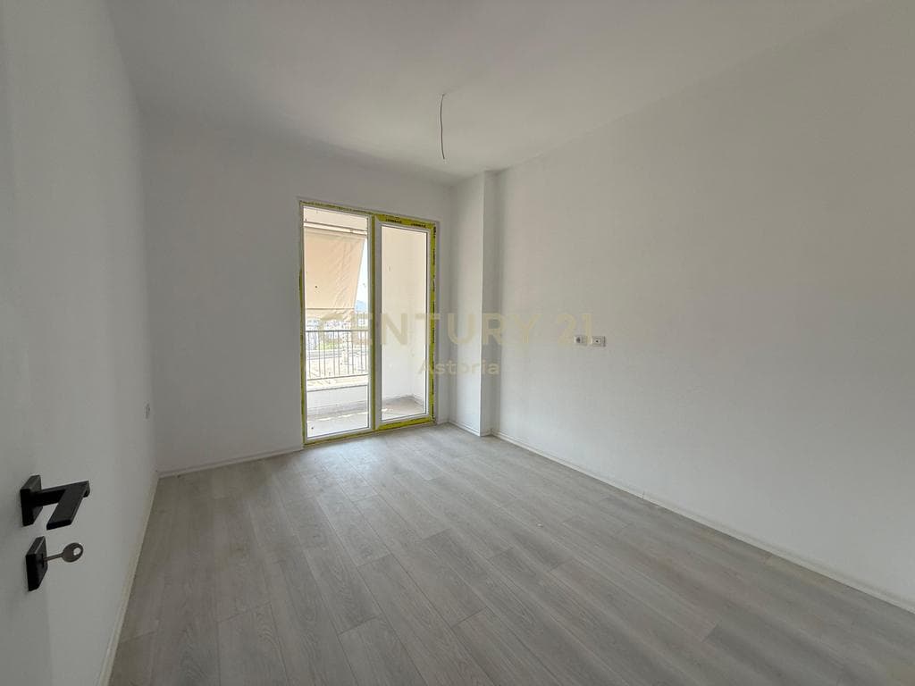 SHITET APARTAMENT 2+1 NE RRUGEN 5 MAJI 4