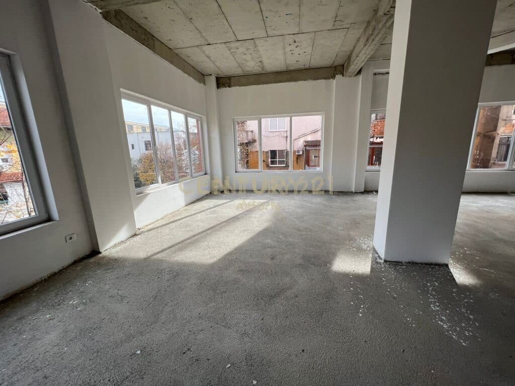OPEN-SPACE AMBIENCE FOR SALE NEAR THE CITY CENTER