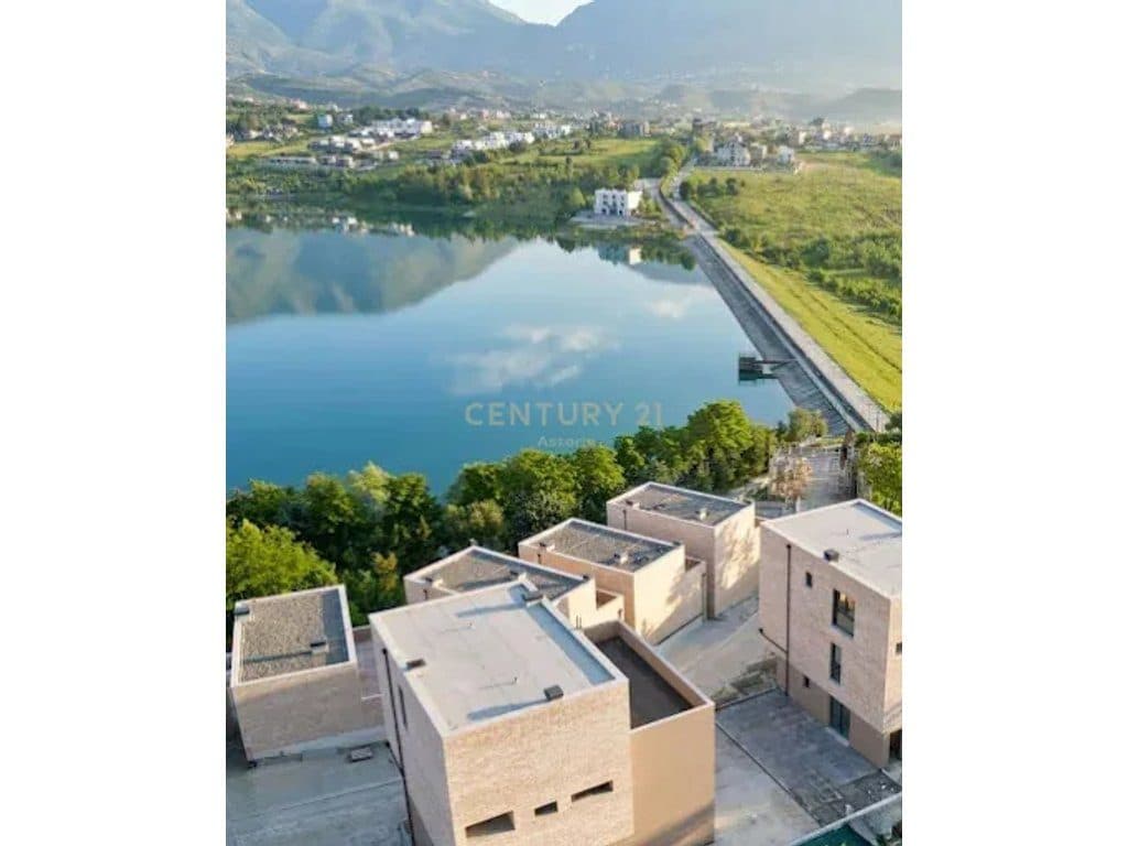 TRIPLEKS PER SHITJE ME PISHINE NE SWAN LAKE RESIDENCE 4