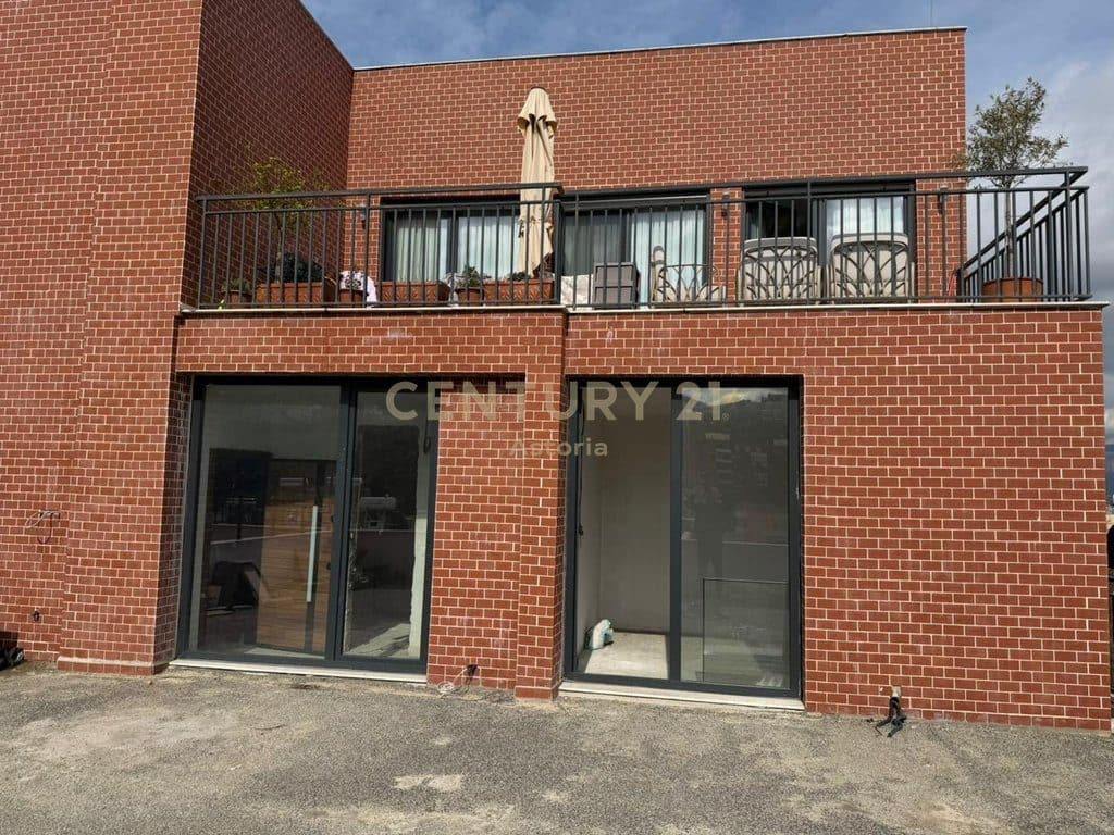Apartament 1+1 me Verandë 90 m² – Kati 5, pamje e hapur nga Kopshti Botanik 3