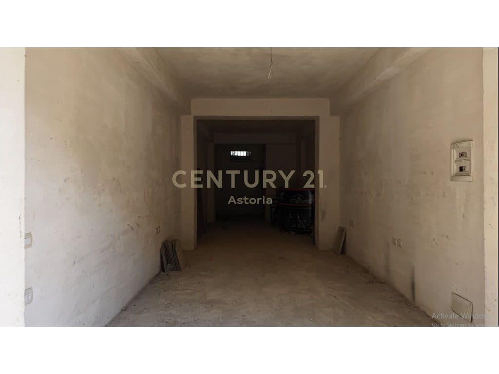 Shop for Sale Near Ismail Qemali Boulevard 2