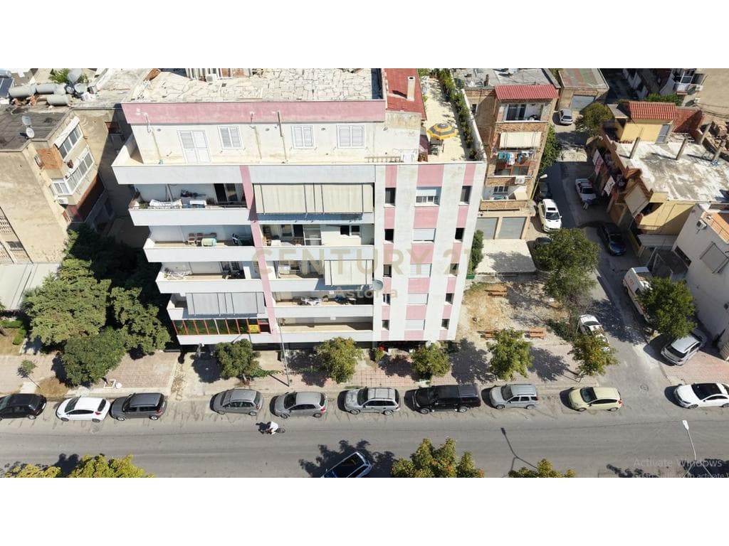 Shop for Sale Near Ismail Qemali Boulevard 4
